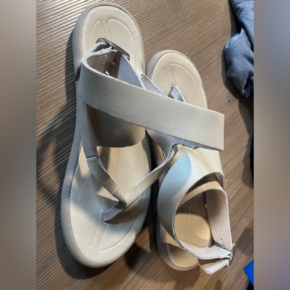Columbia strap sandals
